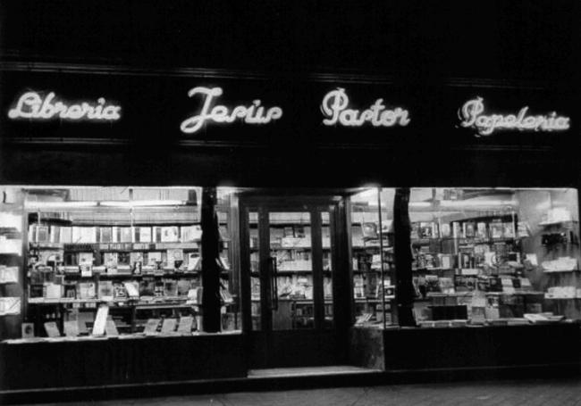 Librería Jesús Pastor en su segundo emplazamiento en la actual Grran Vía de San Marcos.